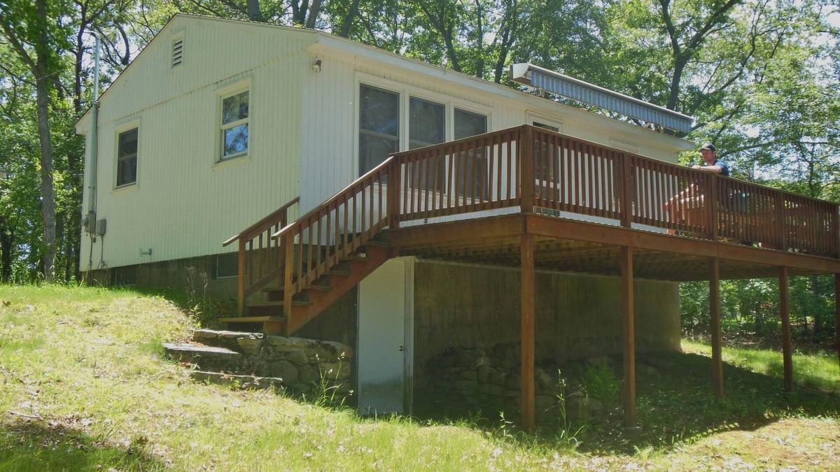 North Kingstown Cottage | Cozy waterfront cottage with semi-private beach!