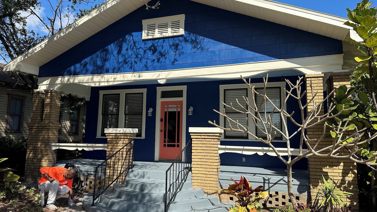 Tampa House | Cozy West Tampa Bungalow is just minutes away from all of Tampa's attractions.