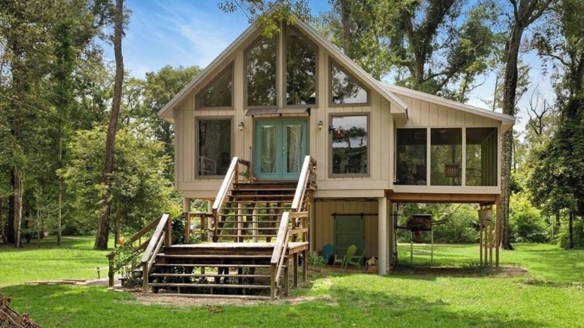 Tangipahoa Parish House | Cozy Whispering Hideaway- Indulge in serenity and unwind in nature.