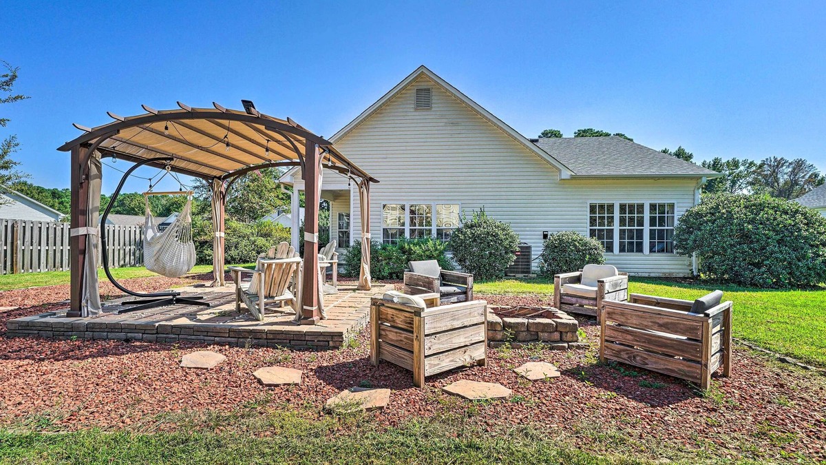 Murraysville House | Cozy Wilmington Bungalow ~ 6 Mi to Beaches!
