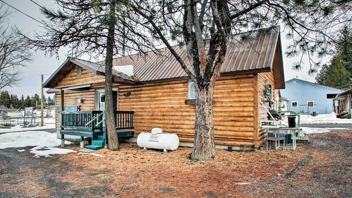 Winchester Cabin | Cozy Winchester Lake Cabin: Hunting/Fishing Haven!