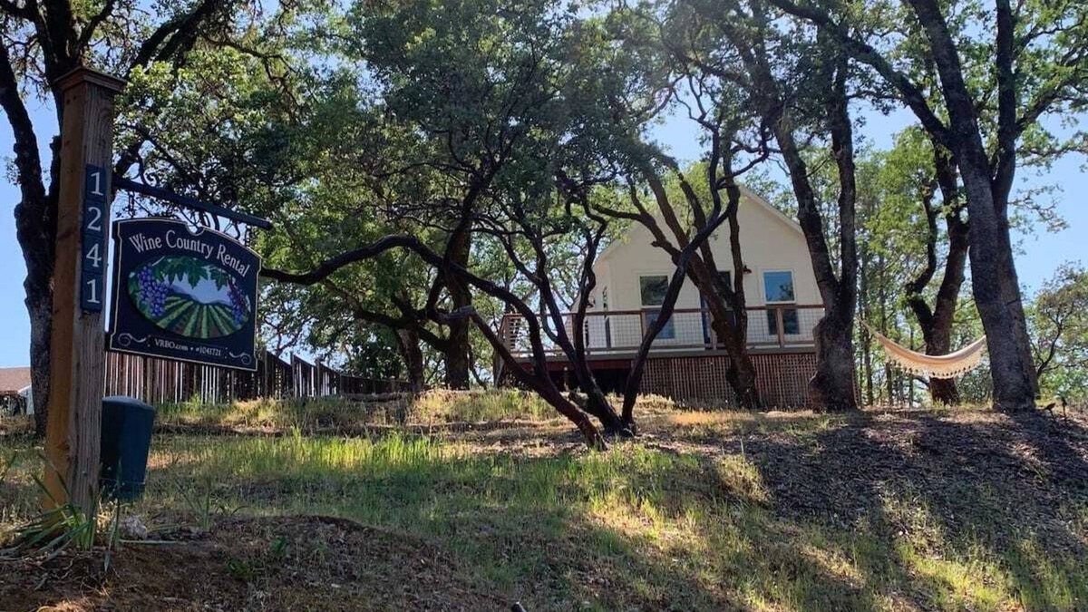 California Wine Country Cottage | Cozy Wine Country Rental Close to Downtown Hopland