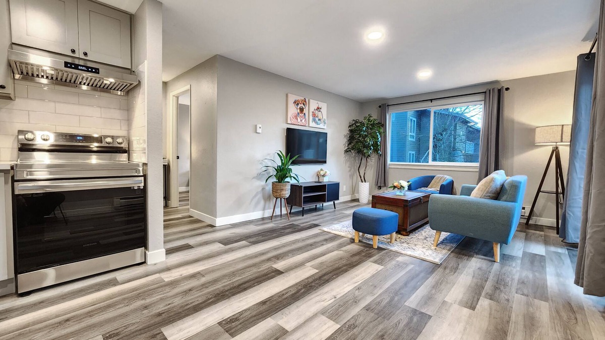 Federal Way Apartment | Cozy with luxury comfort and style 1bed/1bath apartment unit with EV charger.