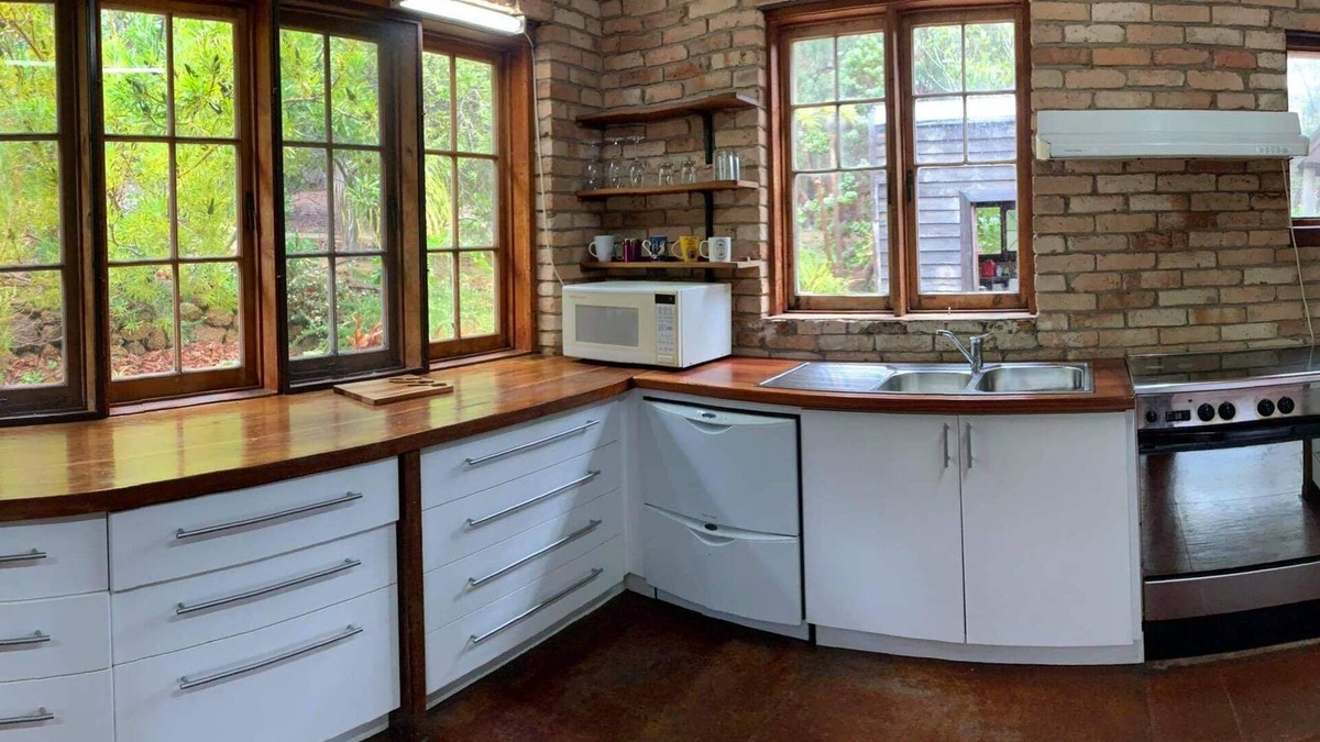 Kordabup House | Cozy wooden cottage w/firepit. Beautiful location filled with winerys