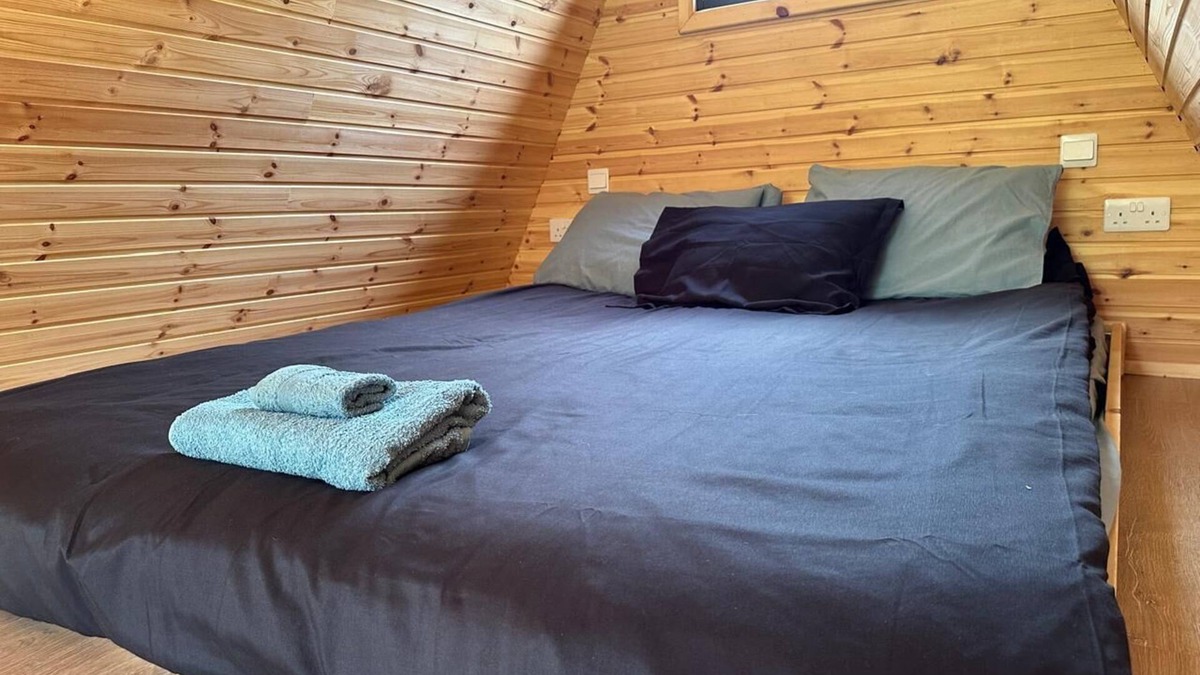 Arakapas House | Cozy Wooden House with Kids' Playground!
