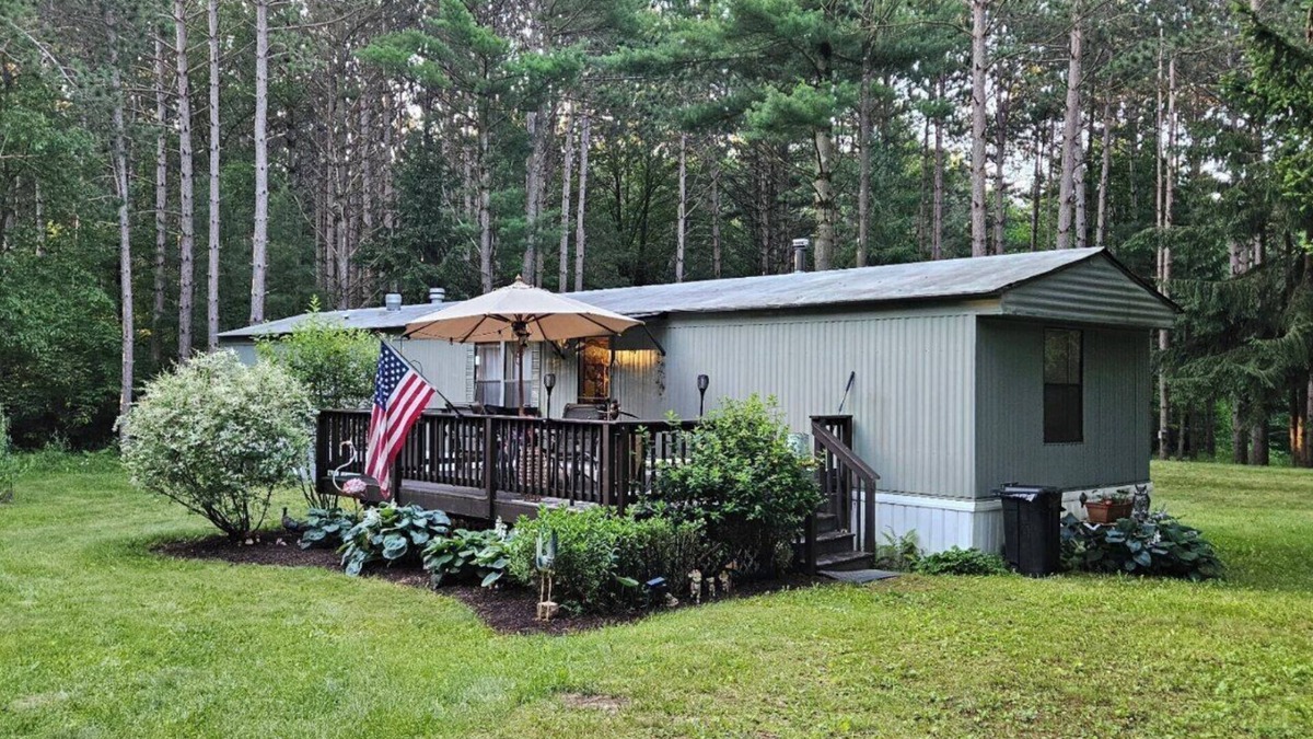 Wisconsin Dells House | Cozy Woodland Retreat- 10 mins from Downtown Dells