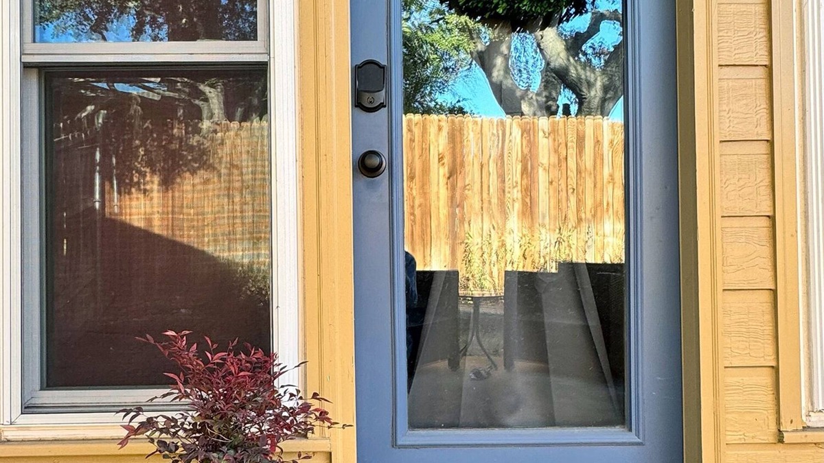 Southwest Carrollton Apartment | Cozy Work Retreat in North Dallas-Addison Area…Pet Friendly!