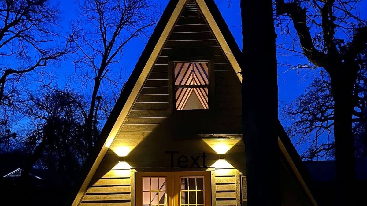 Granbury House | Cozy yet modern A frame close to it all.