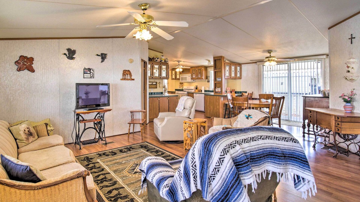 The Foothills Cottage | Cozy Yuma Retreat w/Furnished Patio & Grill!