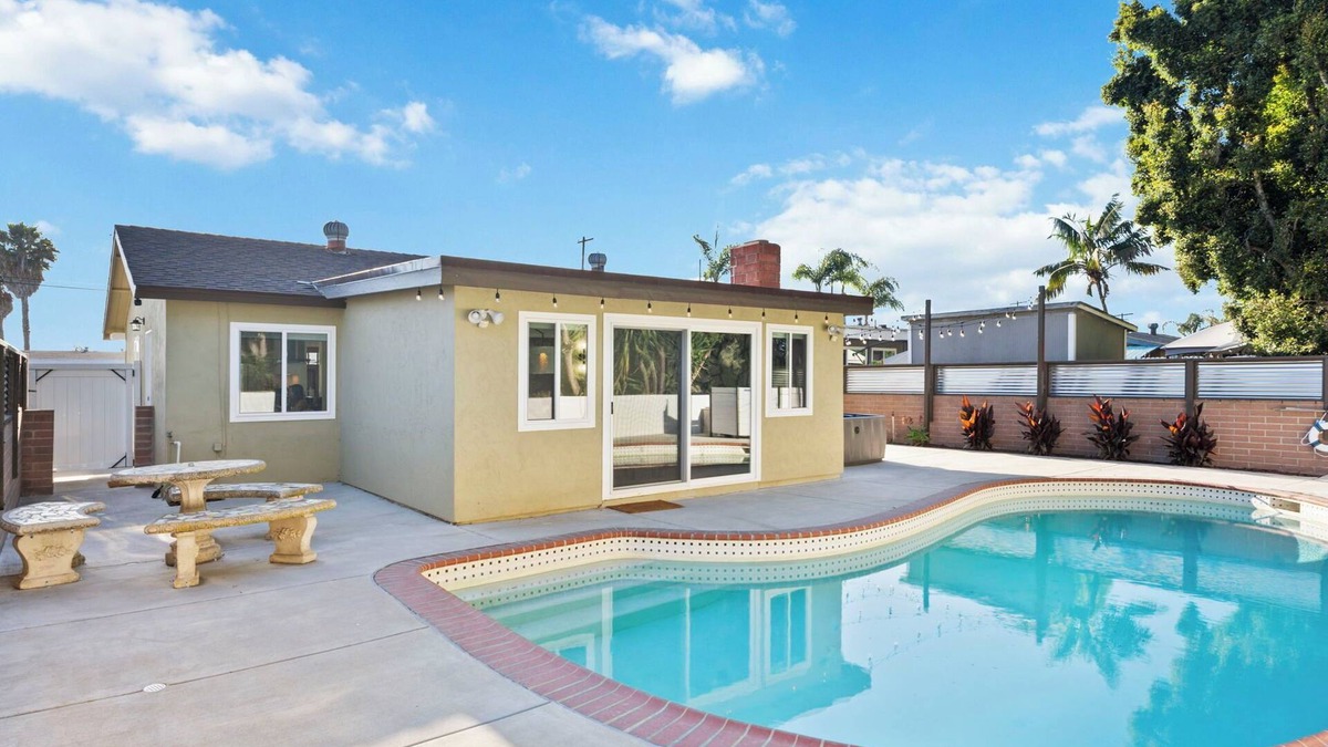 Birdland House | Cozy Zen Pool Jacuzzi Home in the Heart of San Diego