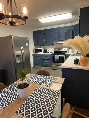 Lexington Apartment | Cozy1King1Queen/1.5bth2min Frm UpTown