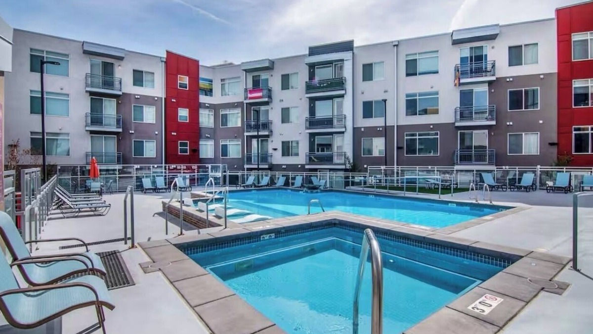 Salt Lake City Apartment | Cozyfullcondo-Sleep3-AC-WiFi-pool-hot tub-Gym in lovely SLC. 15mintsSLC airport