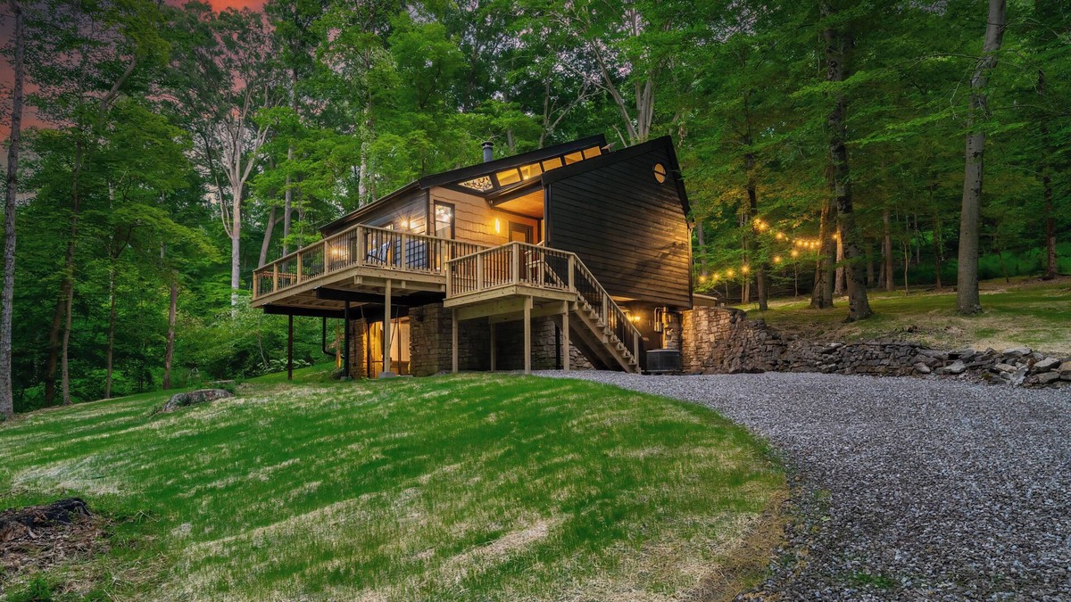 Gnaw Bone Cabin | CozyHollow Fishing, game garage & modern interior. Close to Columbus + Nashville