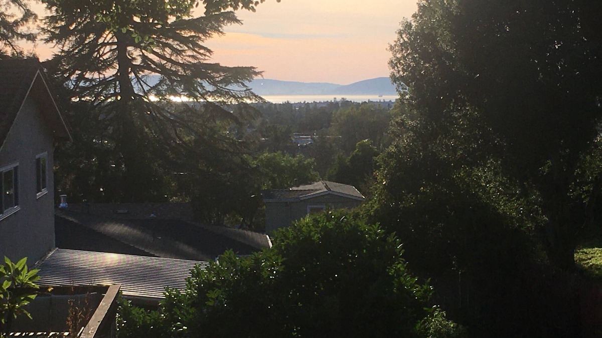 Redwood Heights Apartment | CozyOaks Studio - Charming cottage in woodsy Oakland with WiFi access