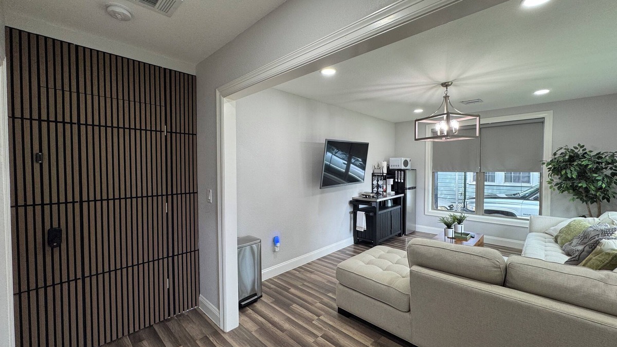 Greater East End Apartment | CozyStay EADO Apartment