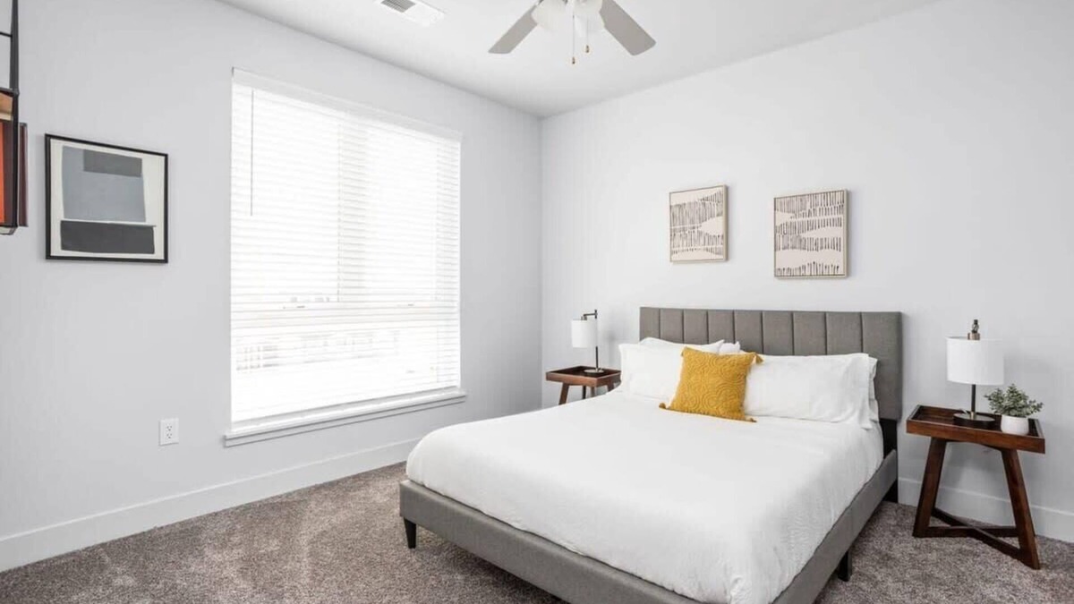 Indianapolis Apartment | CozySuites 2BR Modern Apt near the Fashion Mall