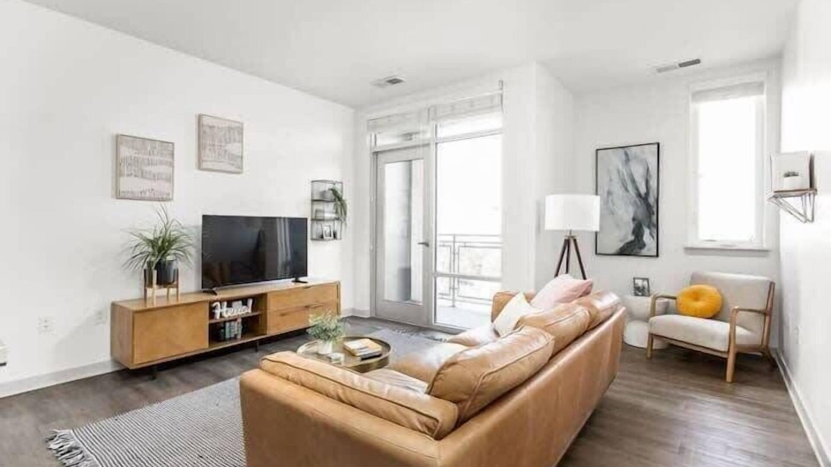 Lockerbie Square Apartment | CozySuites l Chic 1BR, Bottleworks Indy #5
