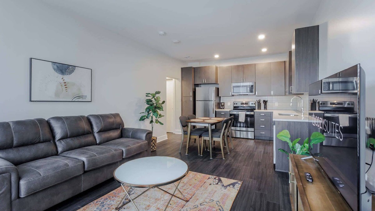 Central Business District Apartment | Cozysuites l Luxe 2BR in Downtown Cincinnati #4