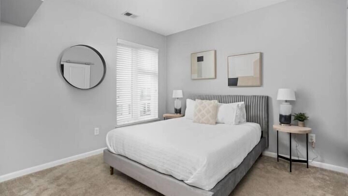 Cole-Noble District Apartment | CozySuites l Roomy 1BR, Monument Circle, Indy
