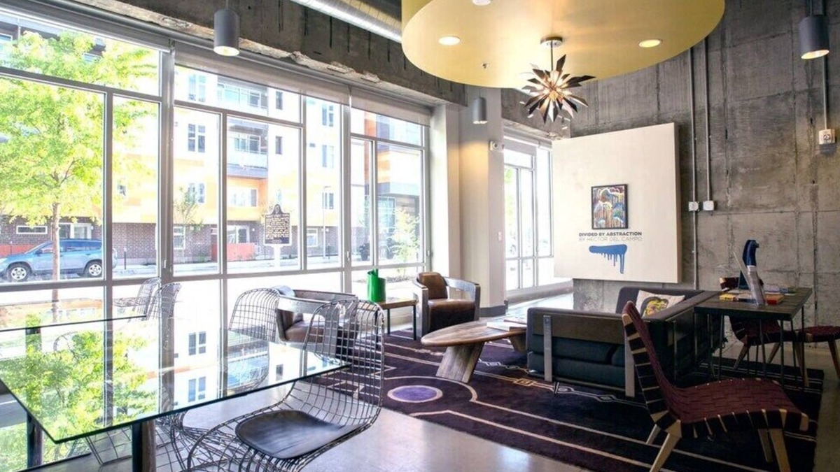 Cole-Noble District Apartment | CozySuites l Trendy 1BR, Monument Circle, Indy
