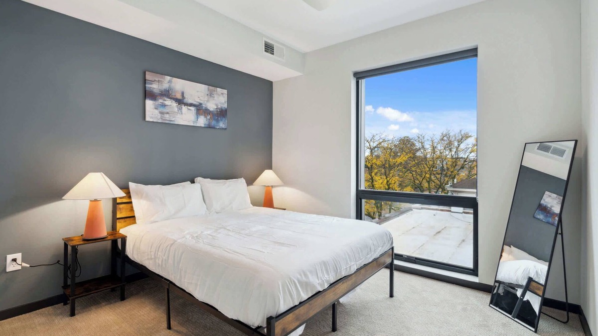 Lockerbie Square Apartment | CozySuites Mass w/parking, lounge & roof deck #41