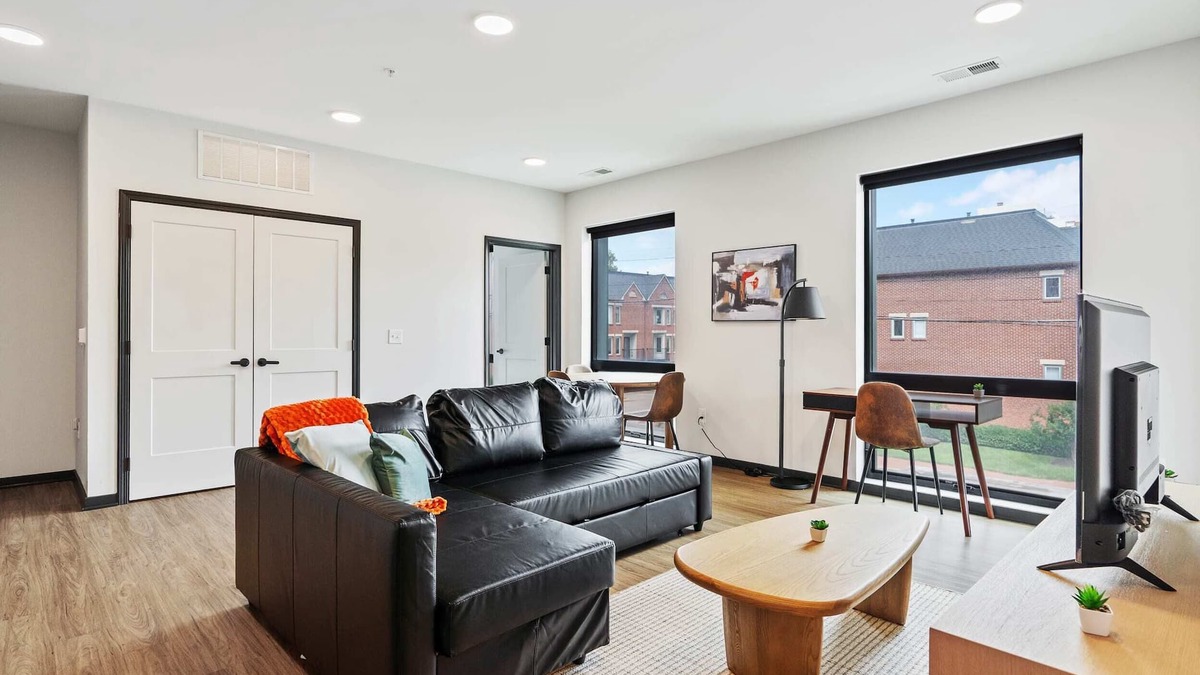 Lockerbie Square Apartment | CozySuites Mass with parking, lounge and roof deck 19