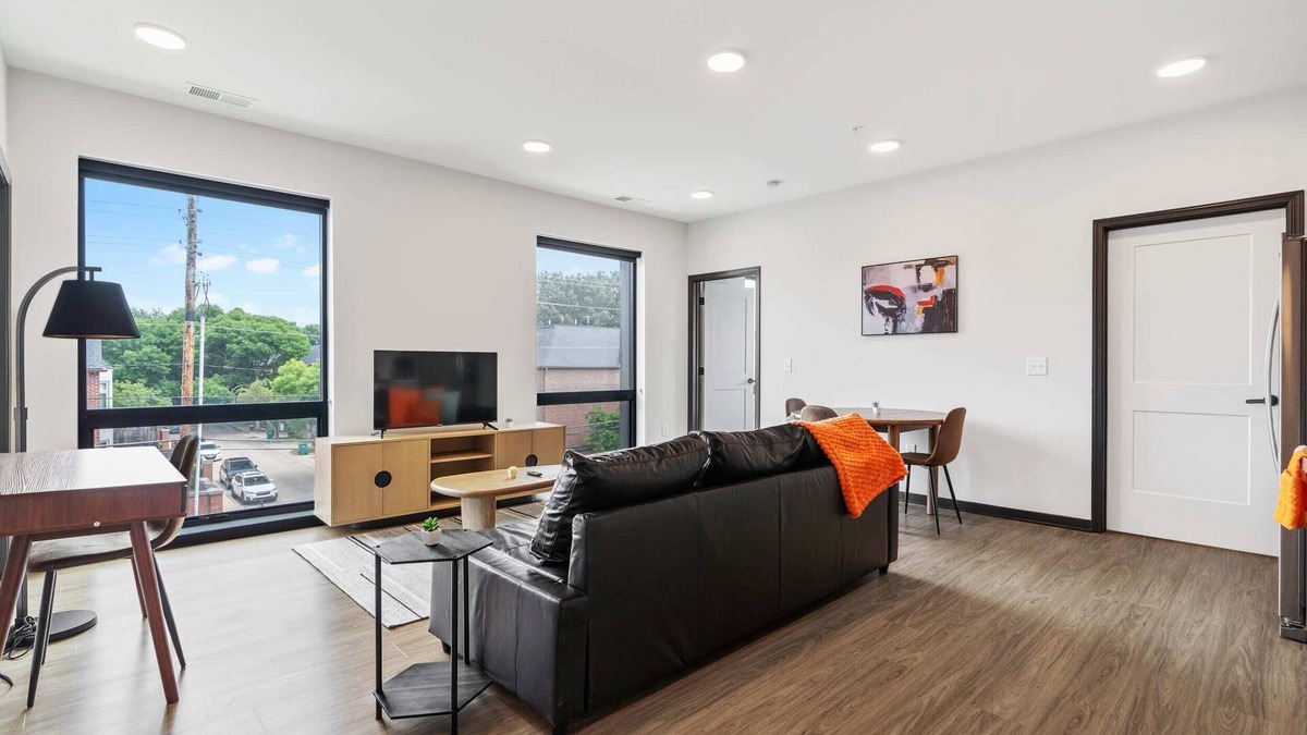 Lockerbie Square Apartment | CozySuites Mass with parking, lounge and roof deck 20
