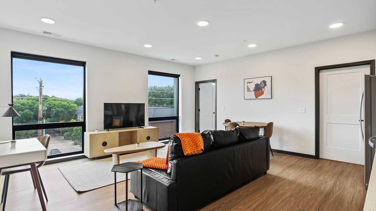 Lockerbie Square Apartment | CozySuites Mass with parking, lounge and roof deck 21