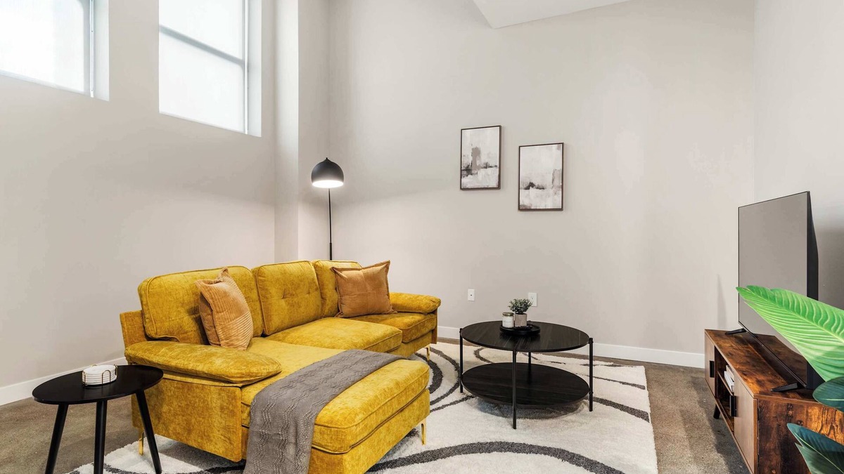 Downtown Cincinnati Apartment | CozySuites Modern 1BR | OTR District #01