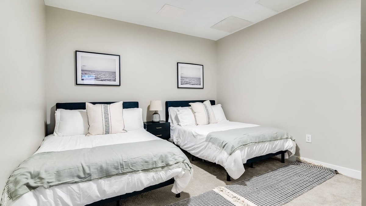 Downtown Cincinnati Apartment | CozySuites Modern 1BR | OTR District #02