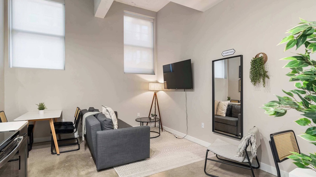 Downtown Cincinnati Apartment | CozySuites Modern 1BR | OTR District #03
