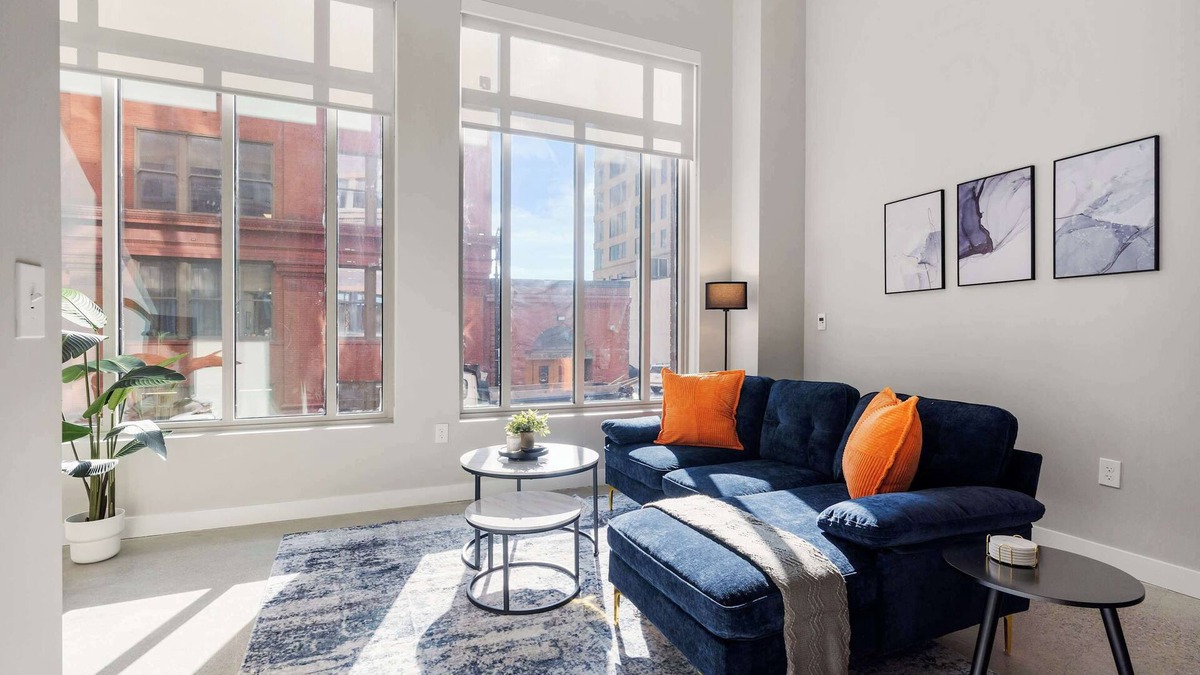 Downtown Cincinnati Apartment | CozySuites Modern 3BR | OTR District #17