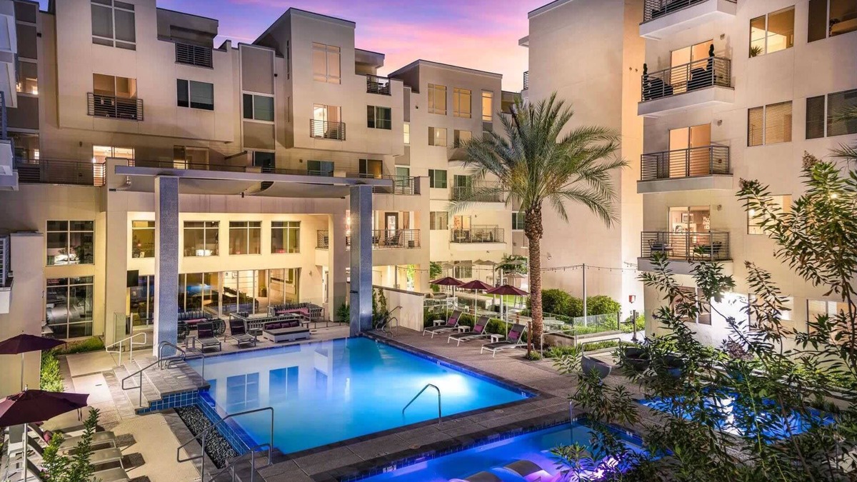 Pierson Place Historic District Apartment | CozySuites Paradise under the palm trees! 14