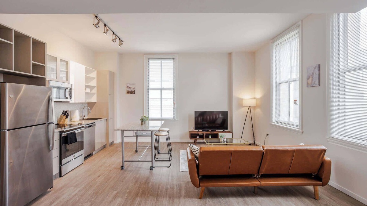 Downtown Cincinnati Apartment | CozySuites Sky Central #18
