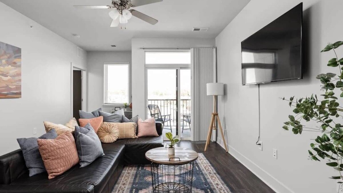 Indianapolis Apartment | Cozysuites Spacious 2BR next to Whole Foods