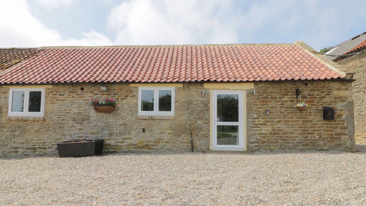 Hackness Cottage | CRABTREE COTTAGE, pet friendly, character holiday cottage in Scalby