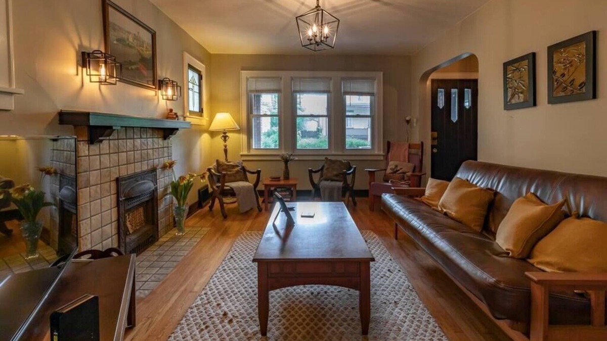 Crafton House | Craftsman Charmer | Easy Access to City & Airport