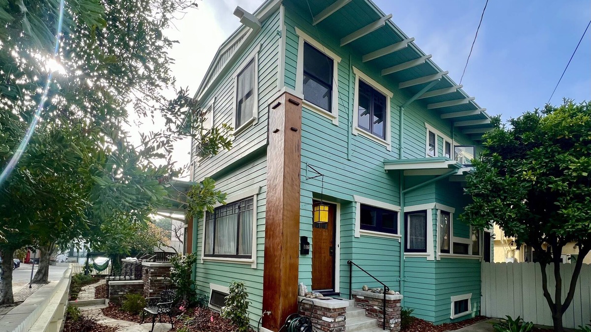 Angelino Heights House | Craftsman Guesthouse in lovely Echo Park