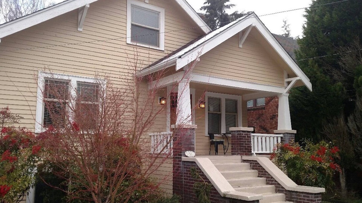 Maple Leaf House | Craftsman-style 3BR 1BA Classic in N Green Lake + Opt Studio Cottage