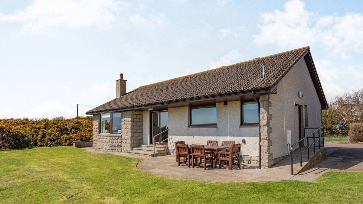Cruden Bay Cottage | CRAIGIEVAR, pet friendly, with a garden in Cruden Bay