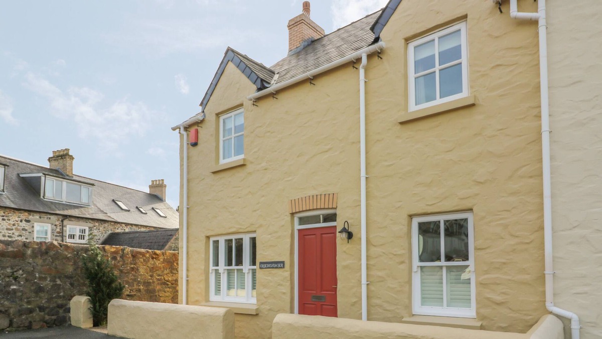 Newport House | CRAIGLUSCAR, family friendly, with a garden in Newport, Pembrokeshire