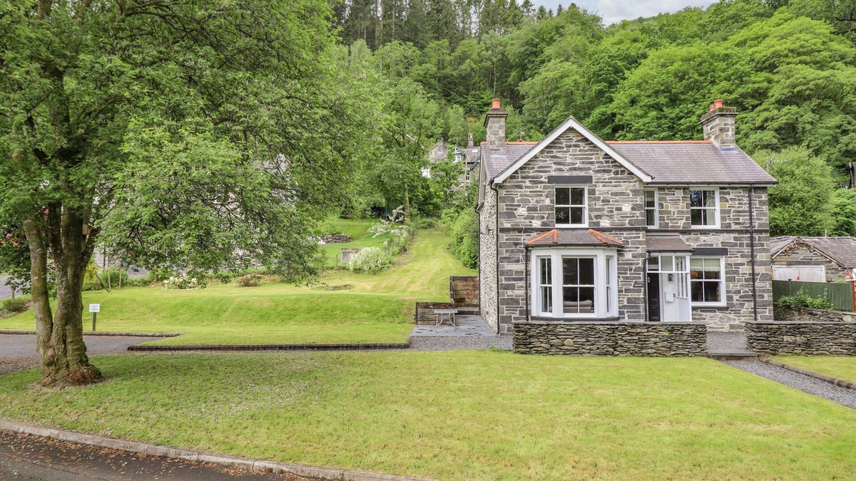 Betws-Y-Coed House | CRAIGSIDE, pet friendly, character holiday cottage in Betws-Y-Coed