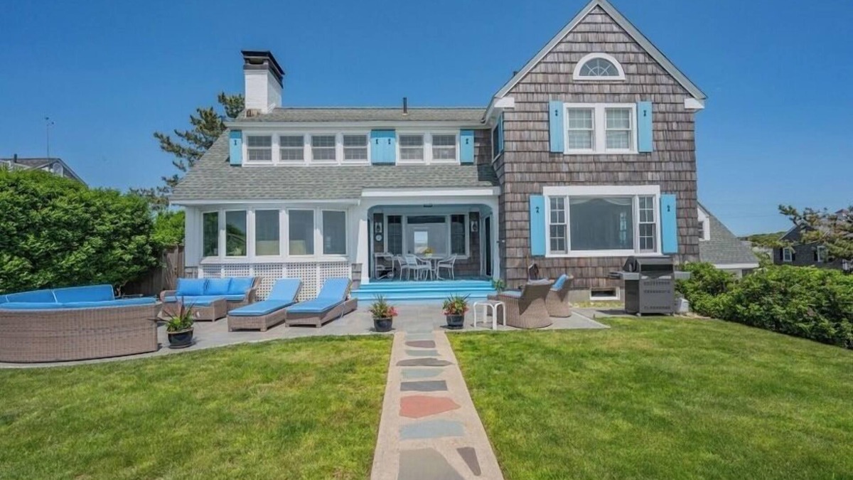 Centerville House | Craigville Long Beach Beachfront rental home. Steps to private beach. RPMS029