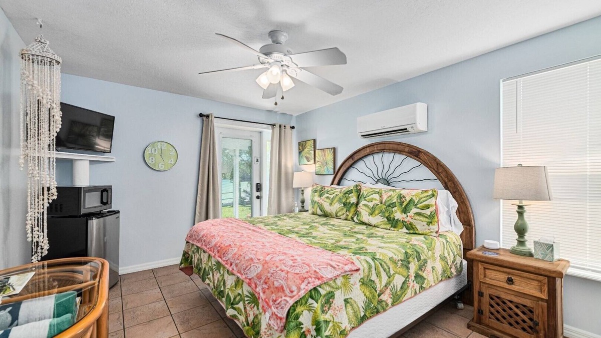 Historic Downtown Melbourne Apartment | Crane Creek Inn Mangrove Suite: Waterfront Pool!