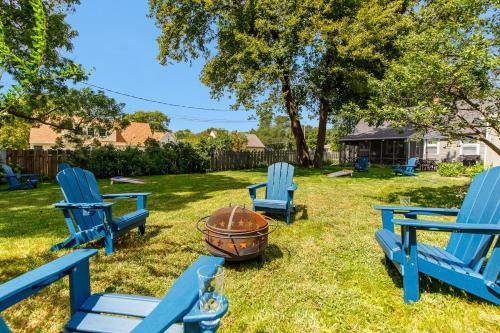 Ames House | Crane Haven - Walk to CyRide Games & Grill