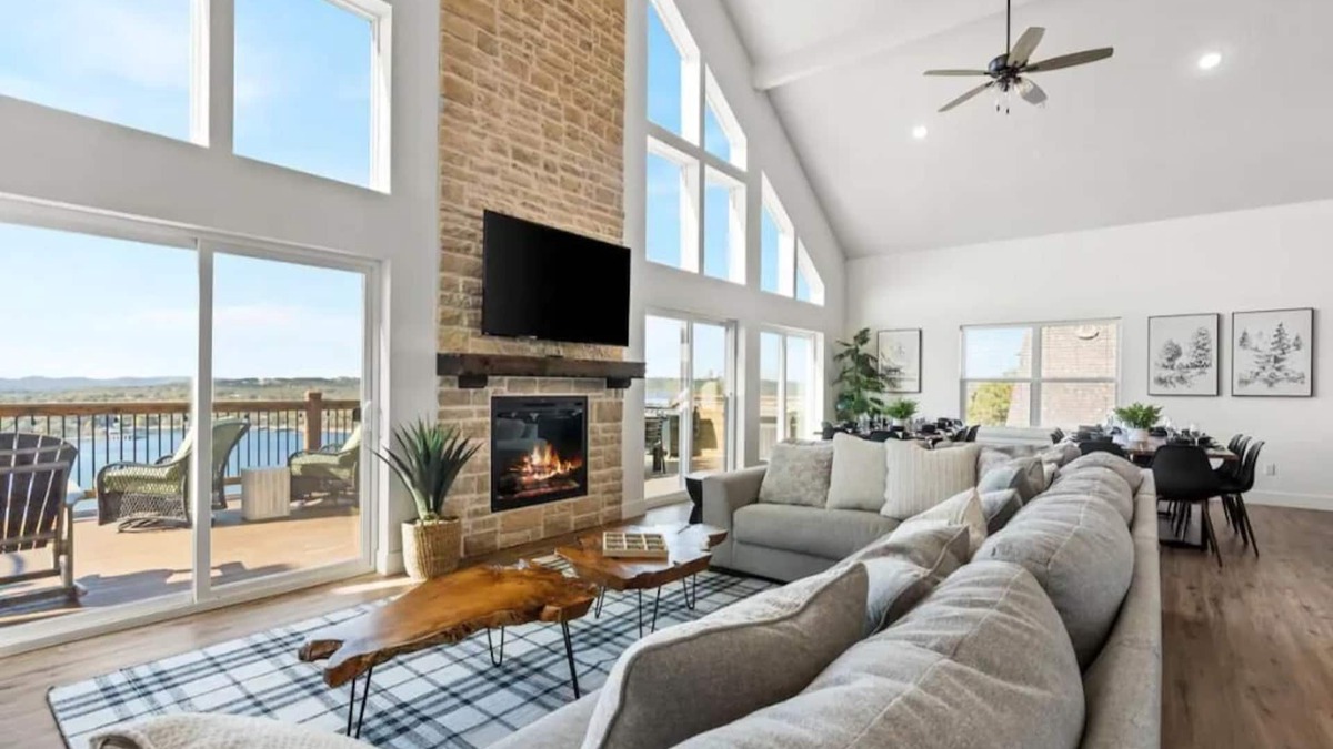 Kimberling City House | Crane’s Nest-Year Round Private Pool & Hot Tub
