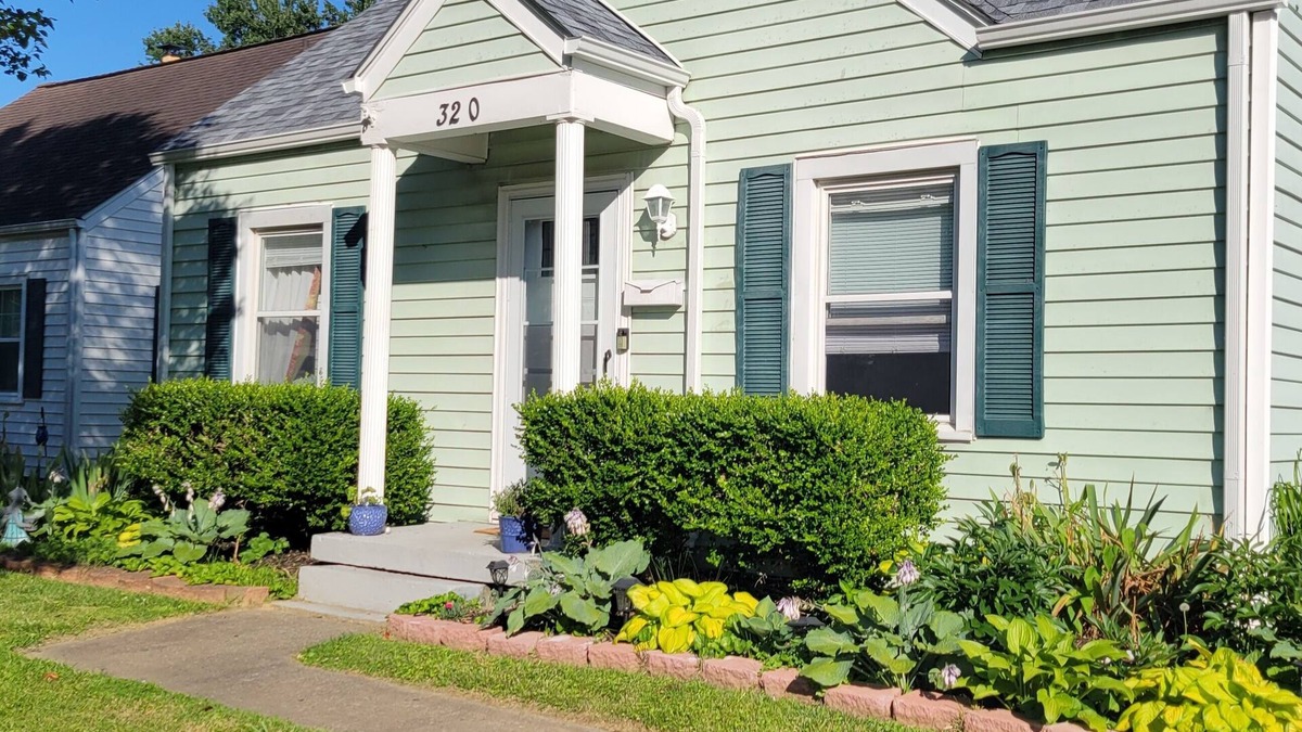 Jeffersonville - Clarksville House | Crash pad. lots places to sleep. Owner will drive you to and from events.