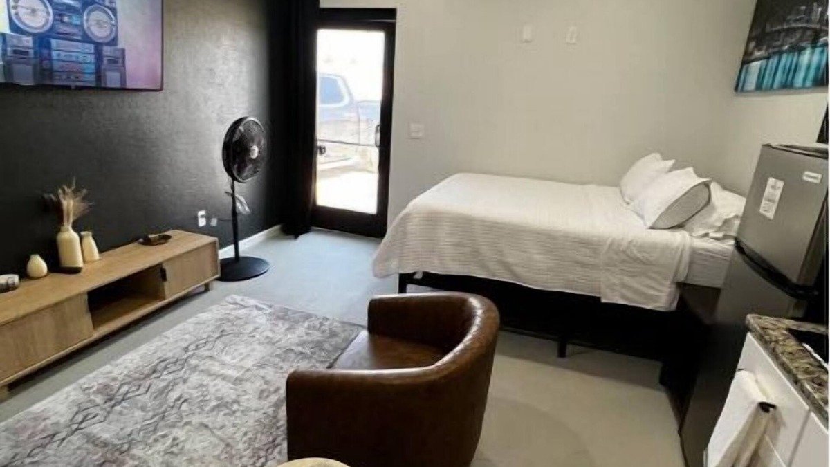 Hobbs Apartment | Crash Pad- Studio West Room 502B