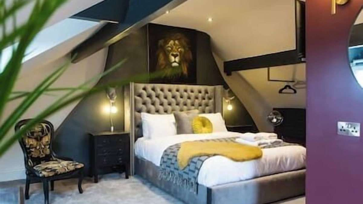 Skipton House | Craven by Casa Del Artista - Large 4 Bedroomed House with Patio - Skipton