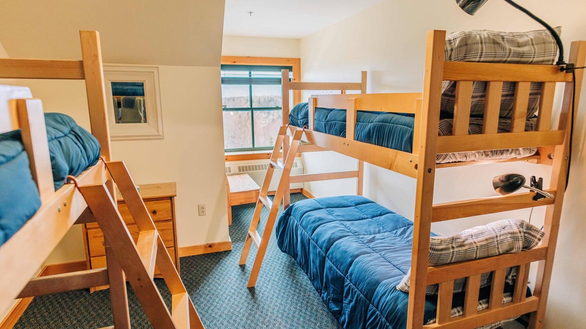 Bretton Woods Hotel | Crawford Notch, Free Hiker Breakfast, Gear Library, Hiker Shuttle, Shared Bath